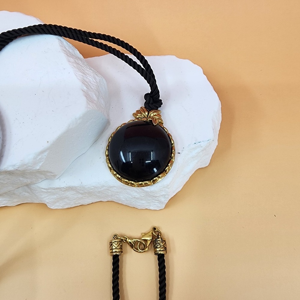 LEI Black Oval Cabochon Gold Tone Pendant Necklace Gothic Statement Vintage